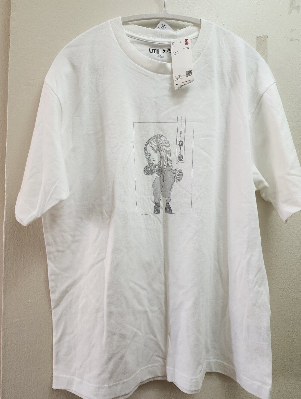 Uniqlo White Short-Sleeve Graphic Tee with Manga Illustration
